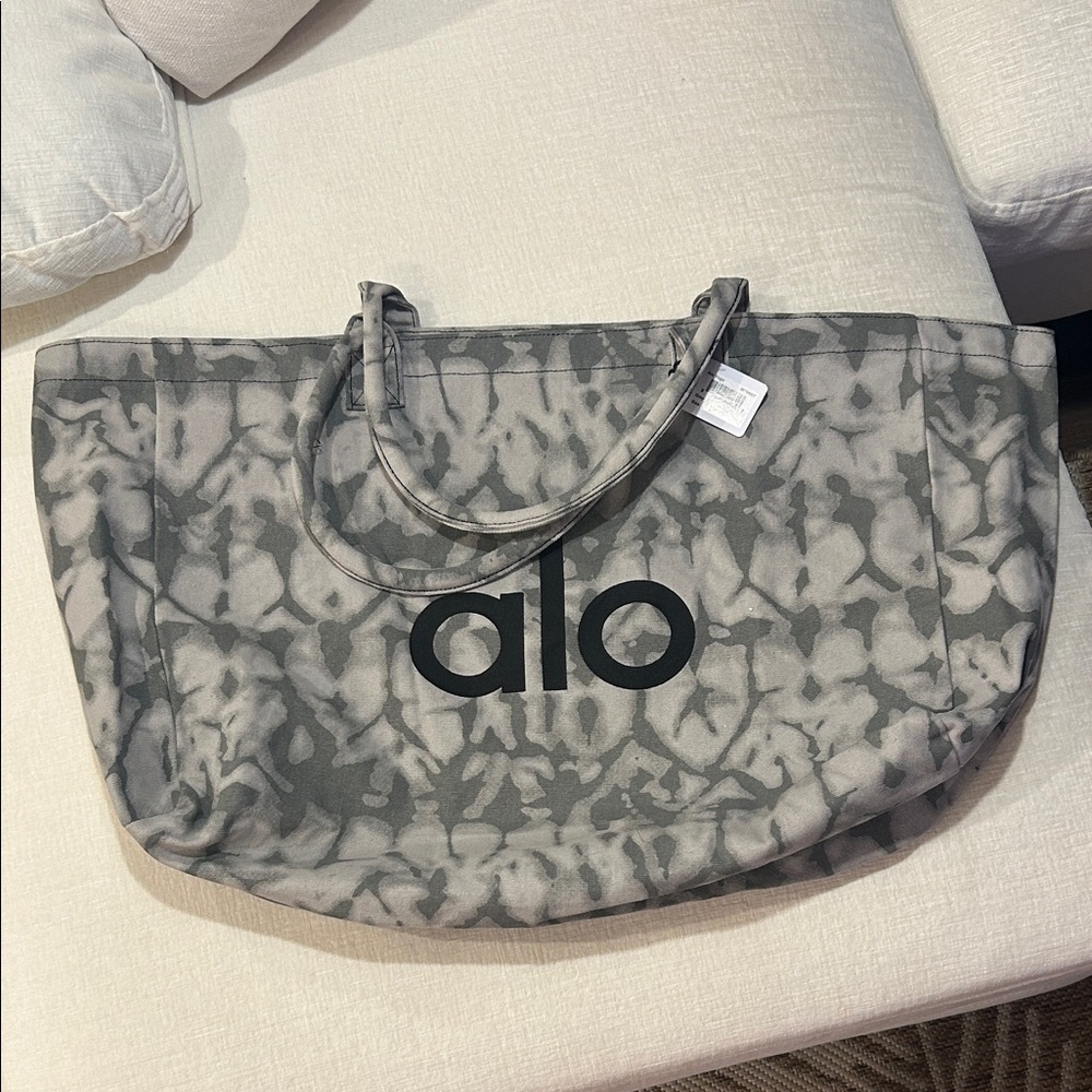 Alo tote bag